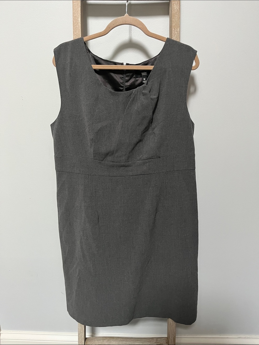 Mossimo Classic Sleeveless Gray Sheath Dress size 16